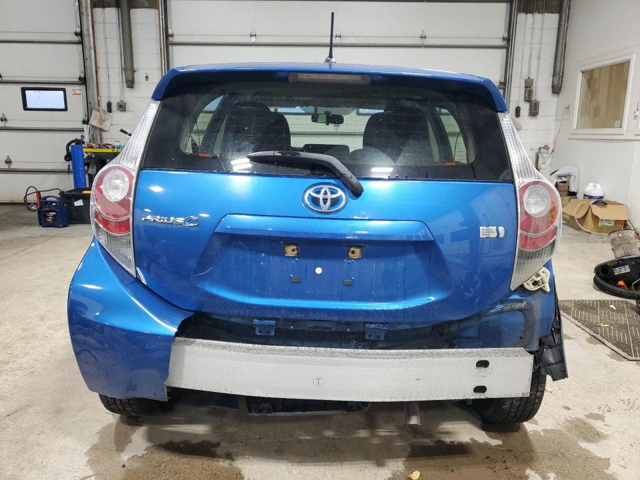 2013 TOYOTA PRIUS C - Image 6
