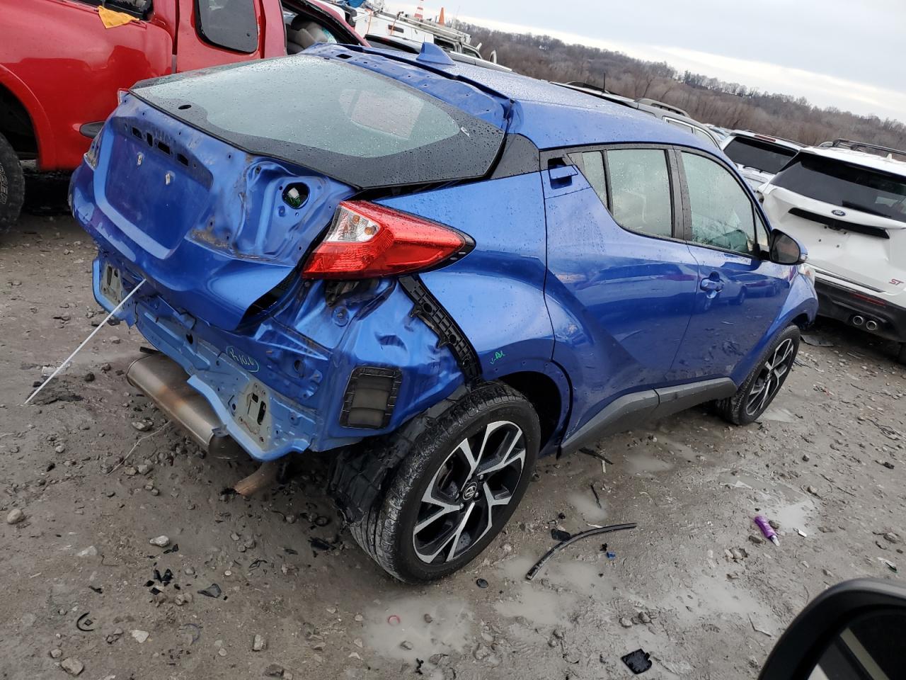 2018 TOYOTA C-HR XLE - Фото 3