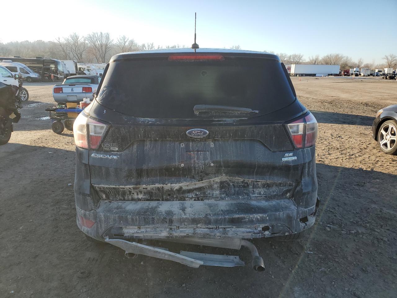 2017 FORD ESCAPE SE - Image 6