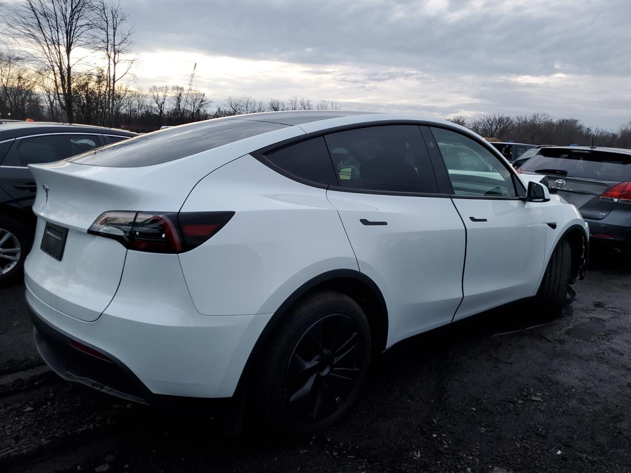 2024 TESLA MODEL Y - Image 3