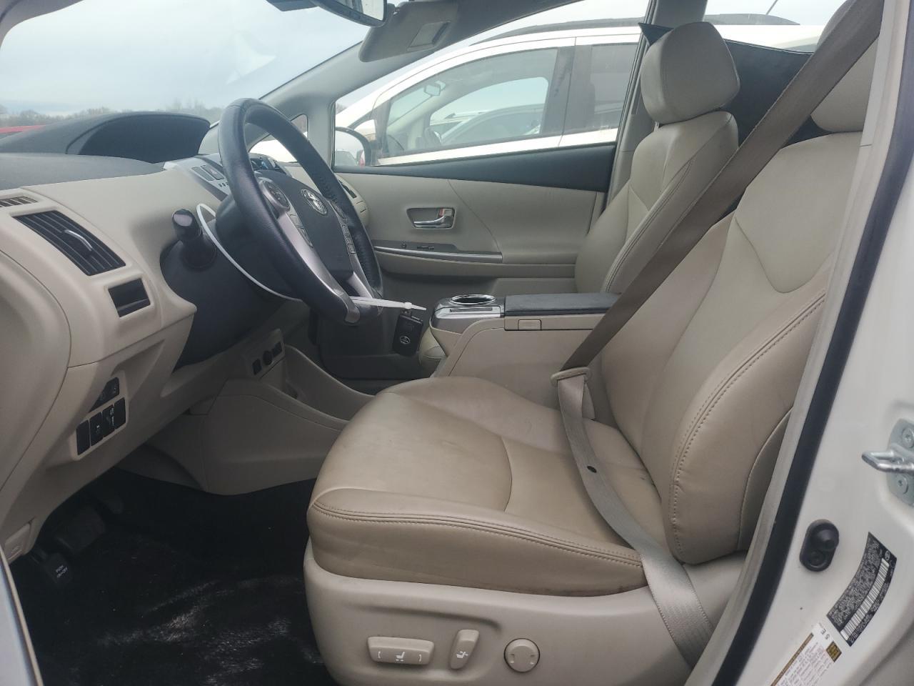 2017 TOYOTA PRIUS V - Image 7