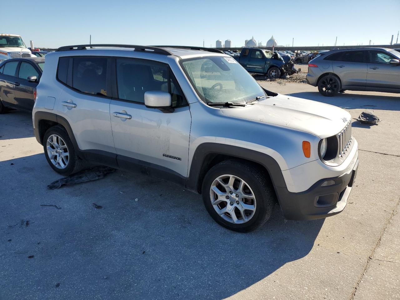 2016 JEEP RENEGADE L - Image 4