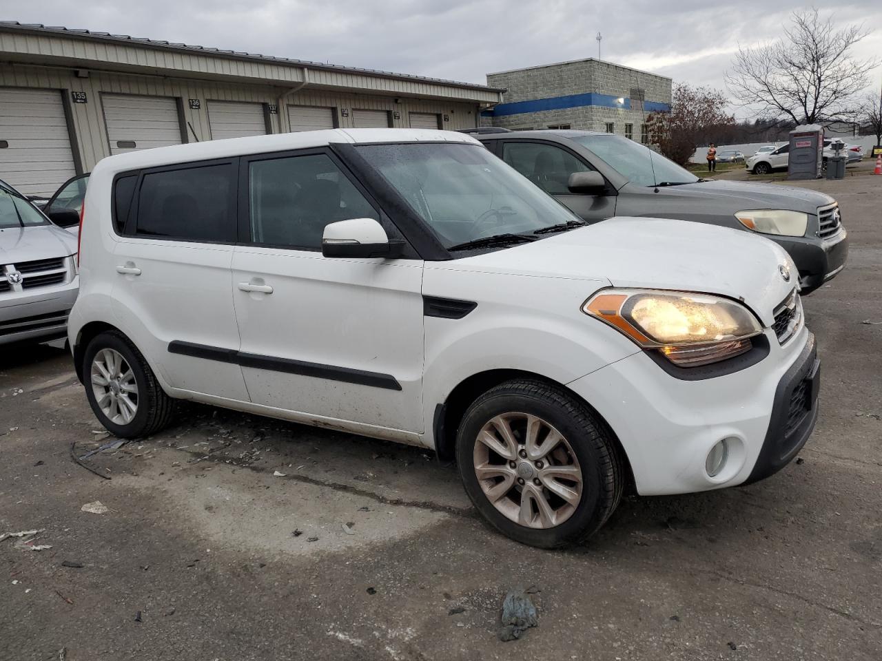 2013 KIA SOUL + - Image 4