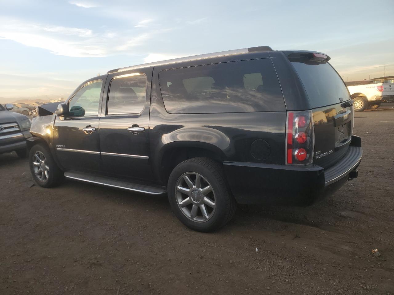 2012 GMC YUKON XL D - Фото 2
