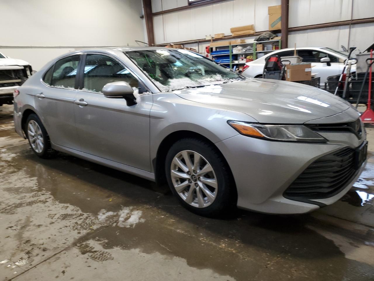 2020 TOYOTA CAMRY LE - Фото 4