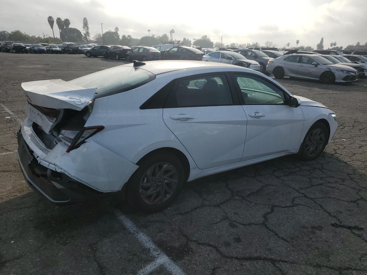 2024 HYUNDAI ELANTRA SE - Image 3
