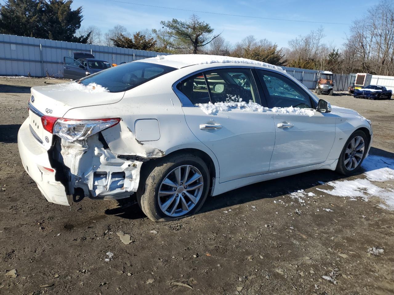 2016 INFINITI Q50 PREMIU - Фото 3