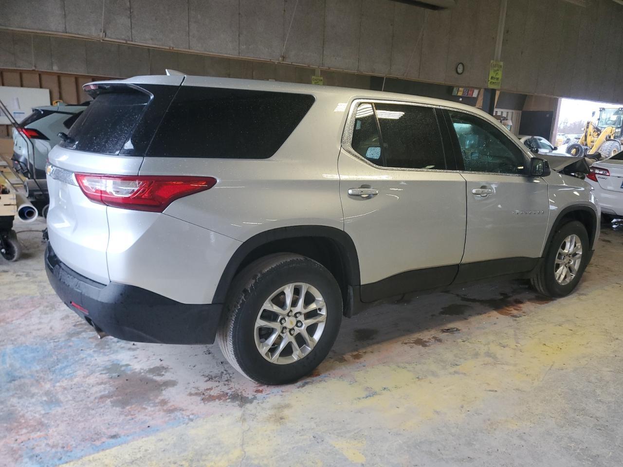 2021 CHEVROLET TRAVERSE L - Фото 3