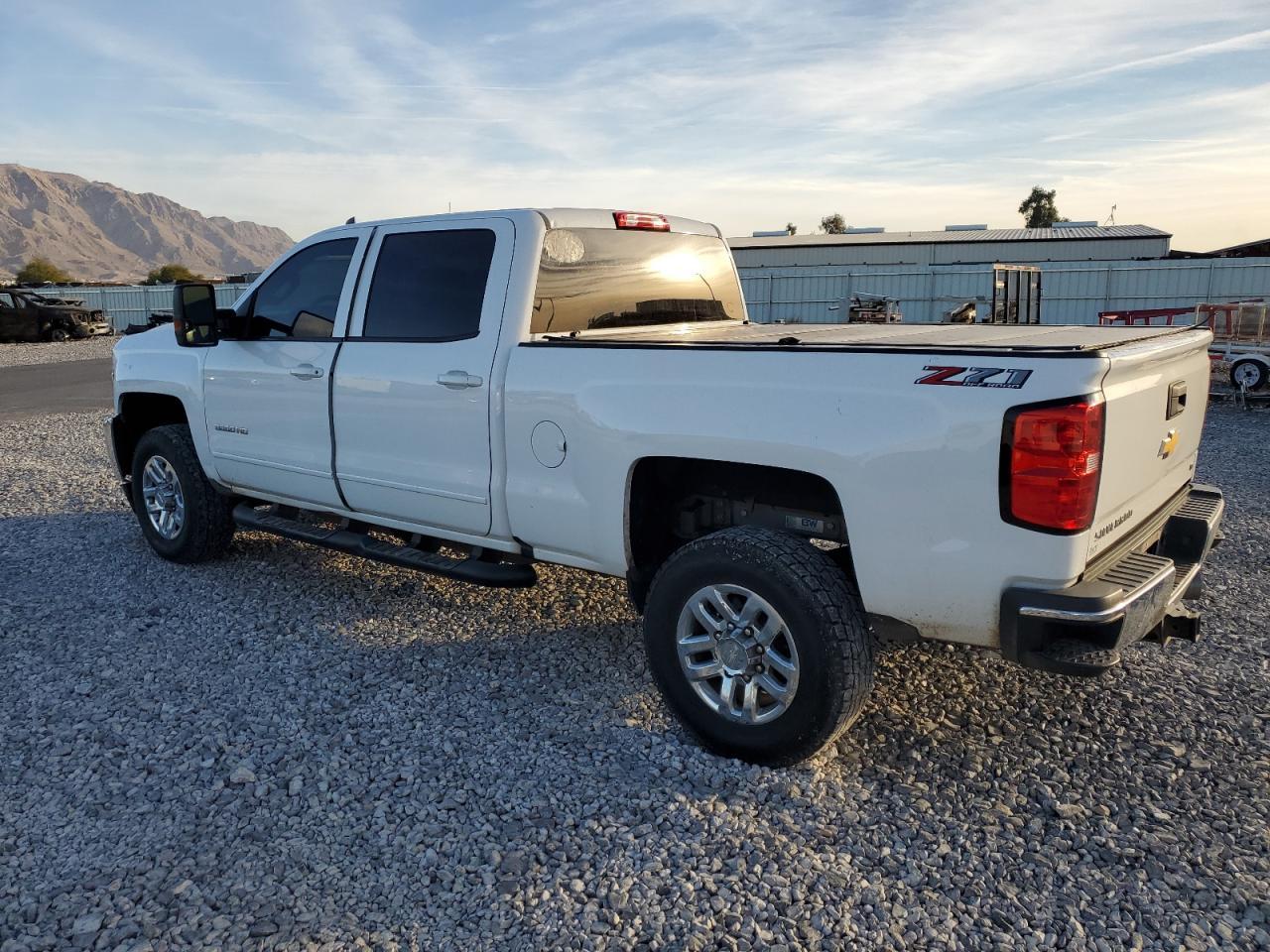 2018 CHEVROLET SILVERADO - Image 2