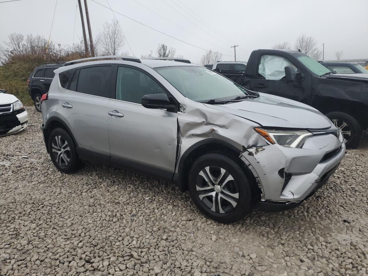 2017 TOYOTA RAV4 LE - Фото 4