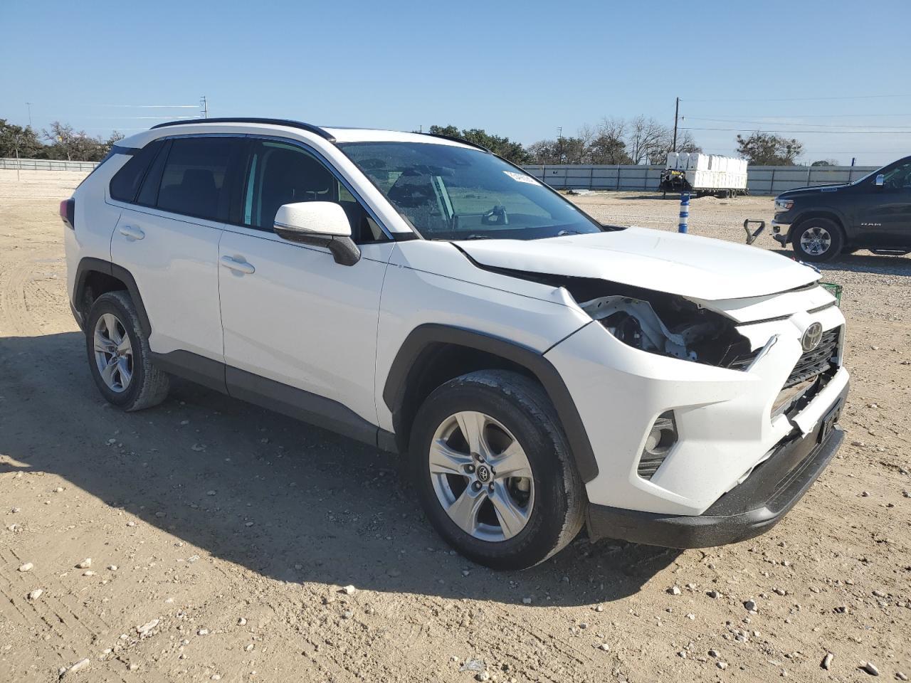 2020 TOYOTA RAV4 XLE - Фото 4