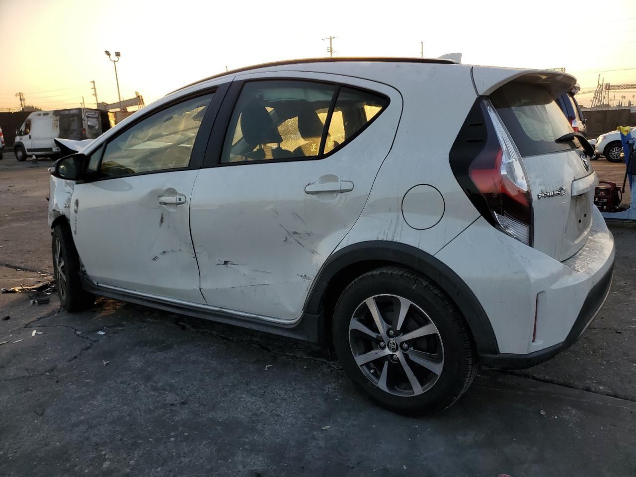 2018 TOYOTA PRIUS C - Фото 2
