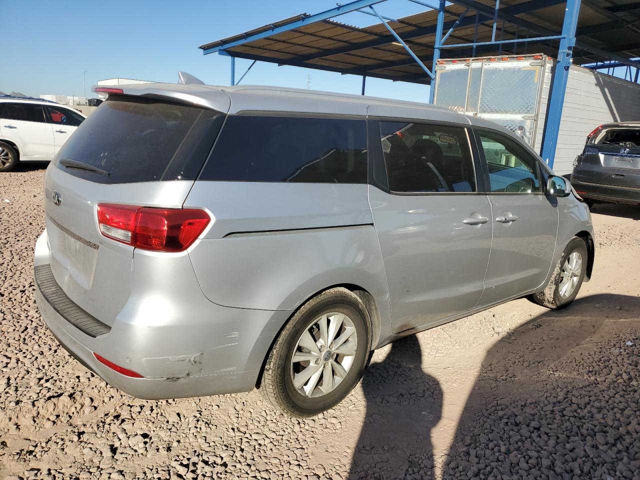 2017 KIA SEDONA LX - Image 3