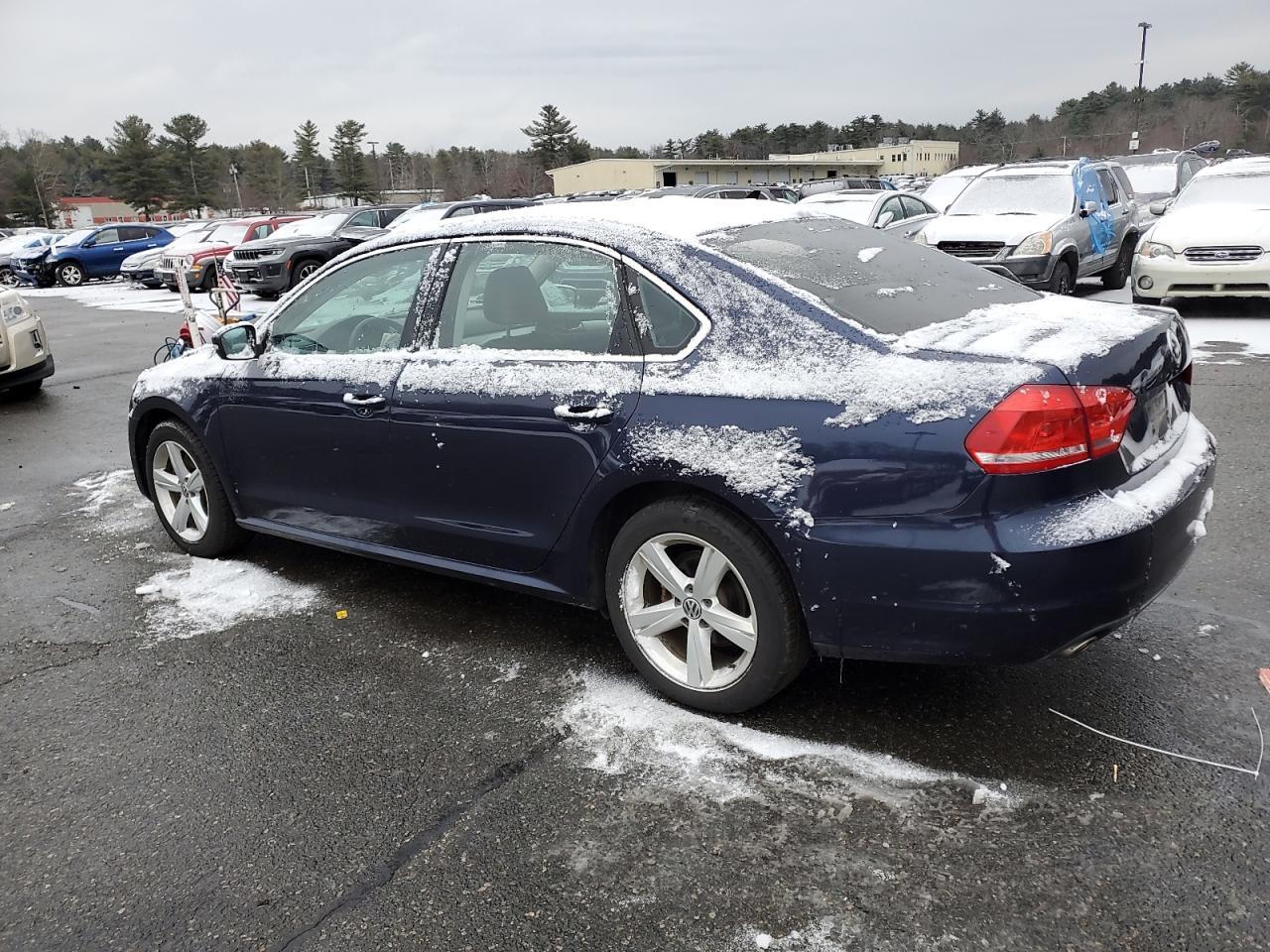2013 VOLKSWAGEN PASSAT SE - Image 2