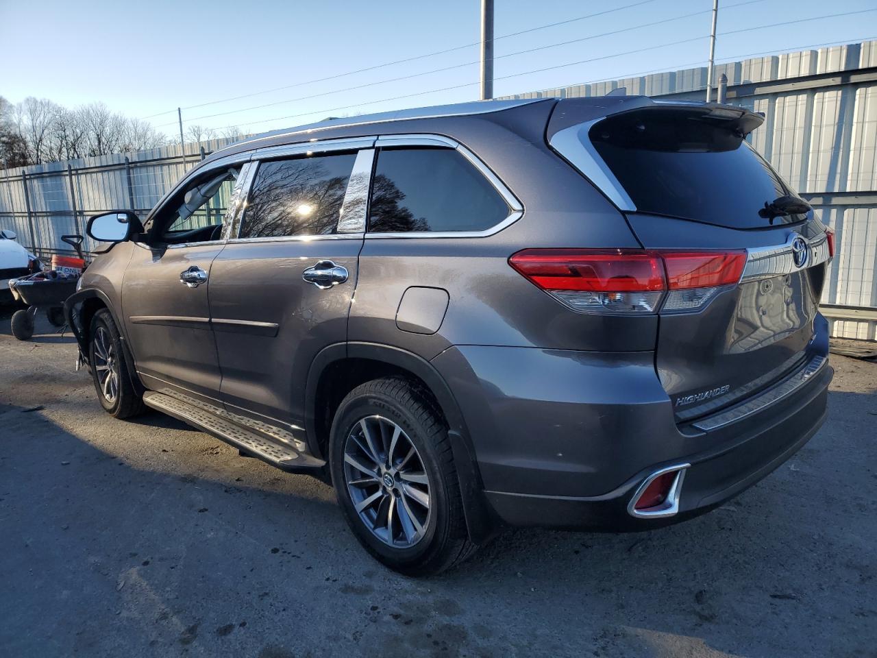 2018 TOYOTA HIGHLANDER - Image 2