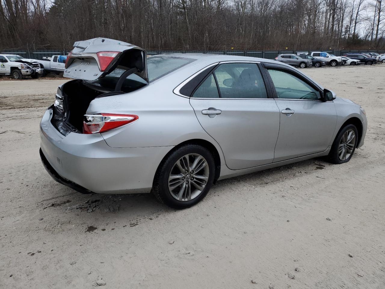 2017 TOYOTA CAMRY LE - Фото 3