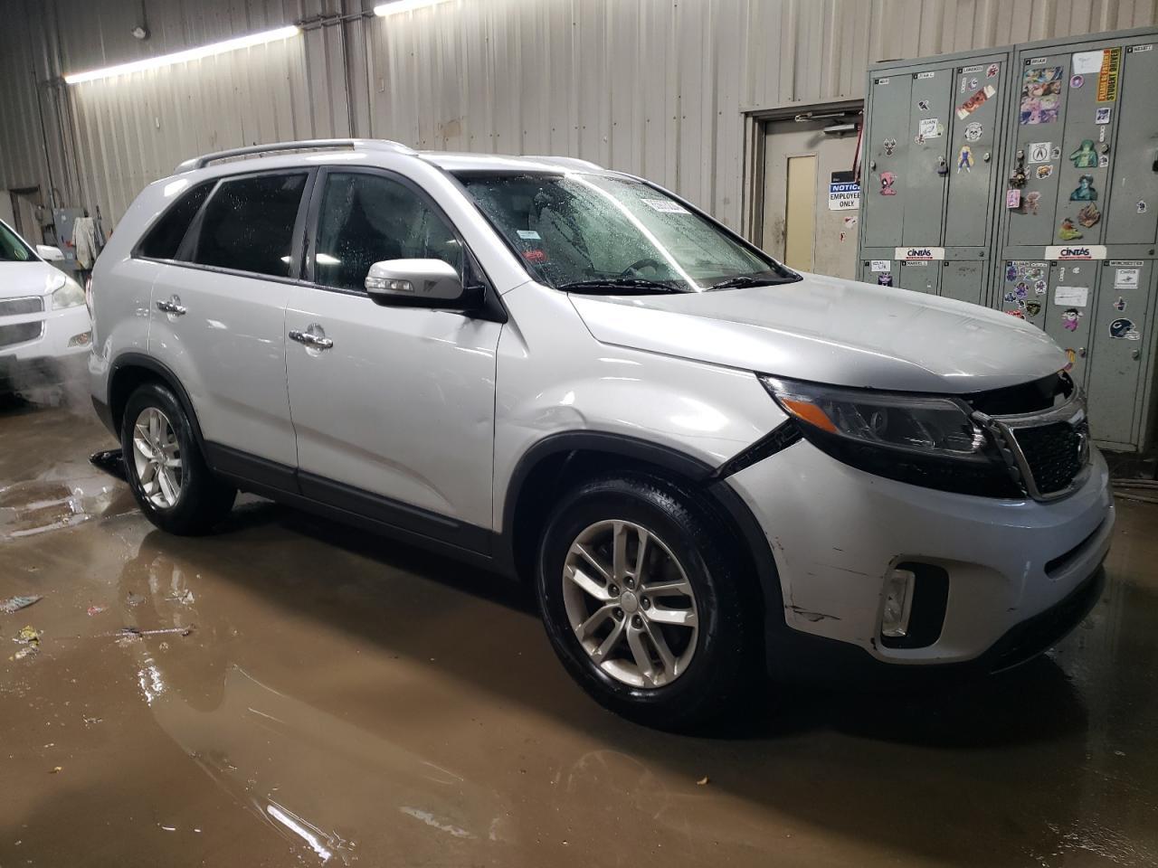 2015 KIA SORENTO LX - Image 4