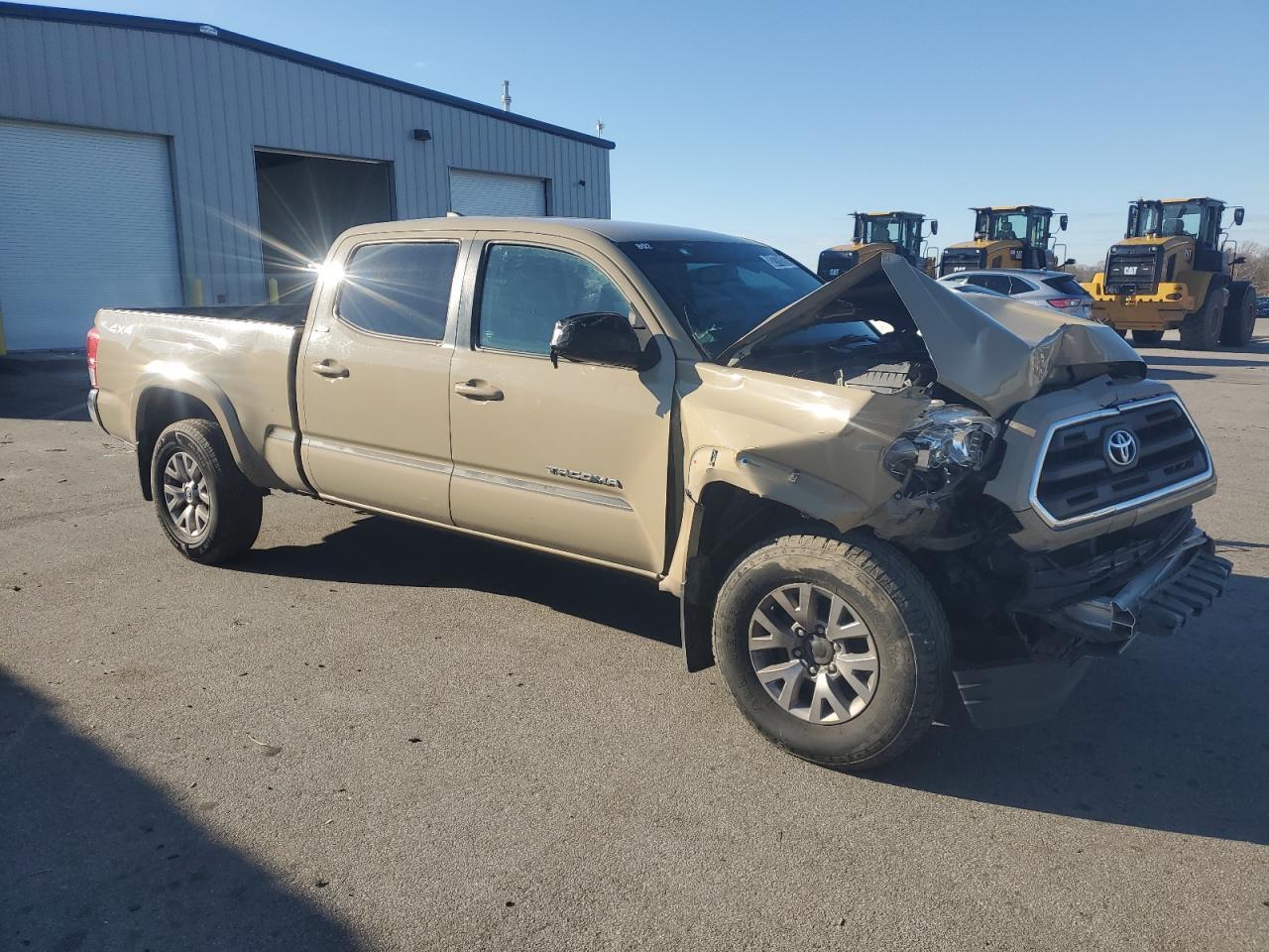 2017 TOYOTA TACOMA DOU - Фото 4
