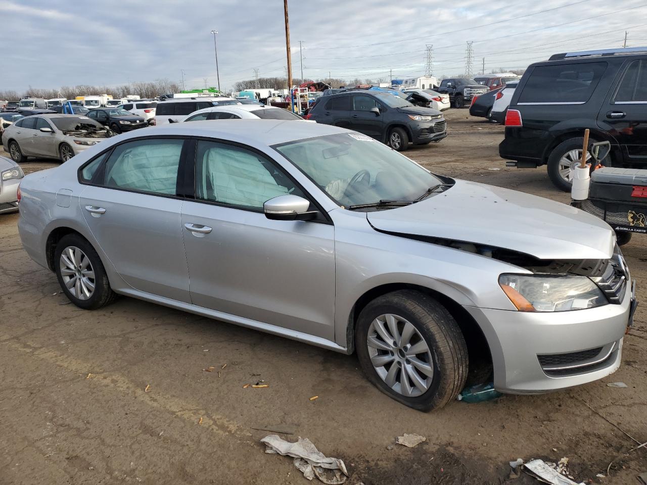 2015 VOLKSWAGEN PASSAT S - Фото 4