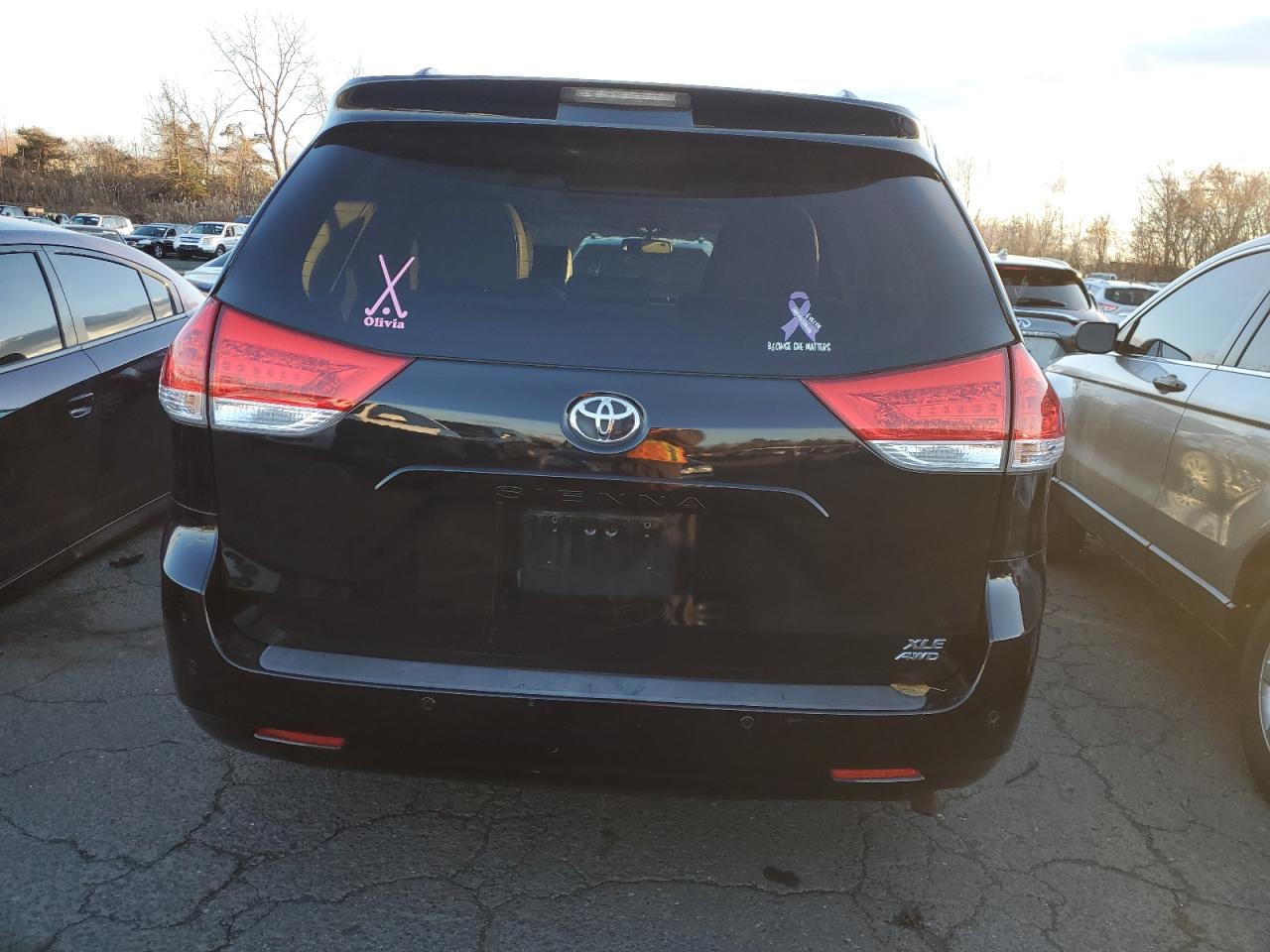 2013 TOYOTA SIENNA XLE - Фото 6