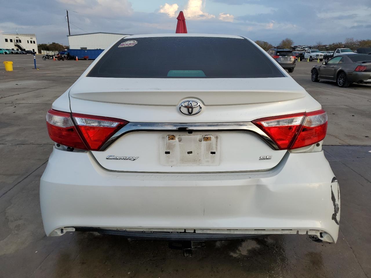 2017 TOYOTA CAMRY LE - Фото 6