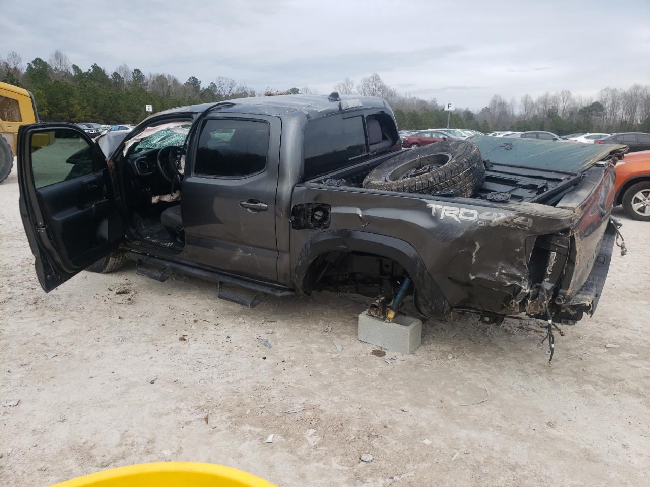 2017 TOYOTA TACOMA DOU - Фото 2