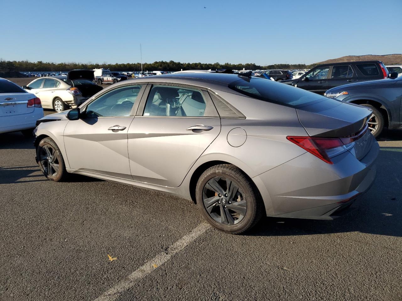 2022 HYUNDAI ELANTRA SE - Image 2