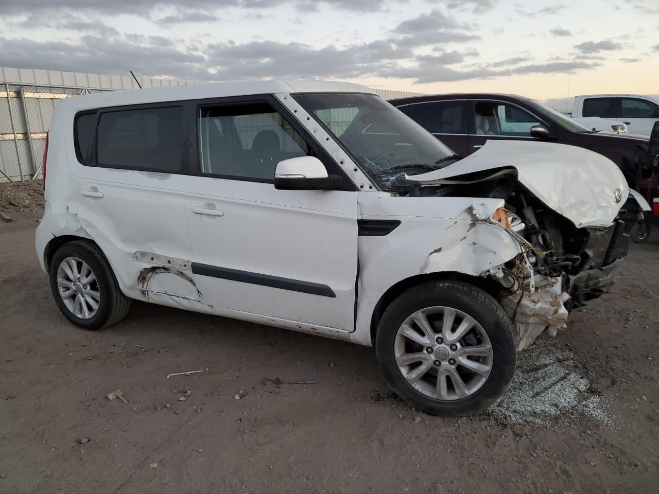 2013 KIA SOUL + - Image 4