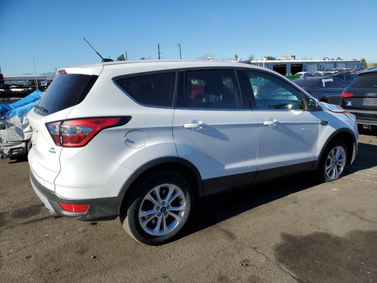 2017 FORD ESCAPE SE - Image 3