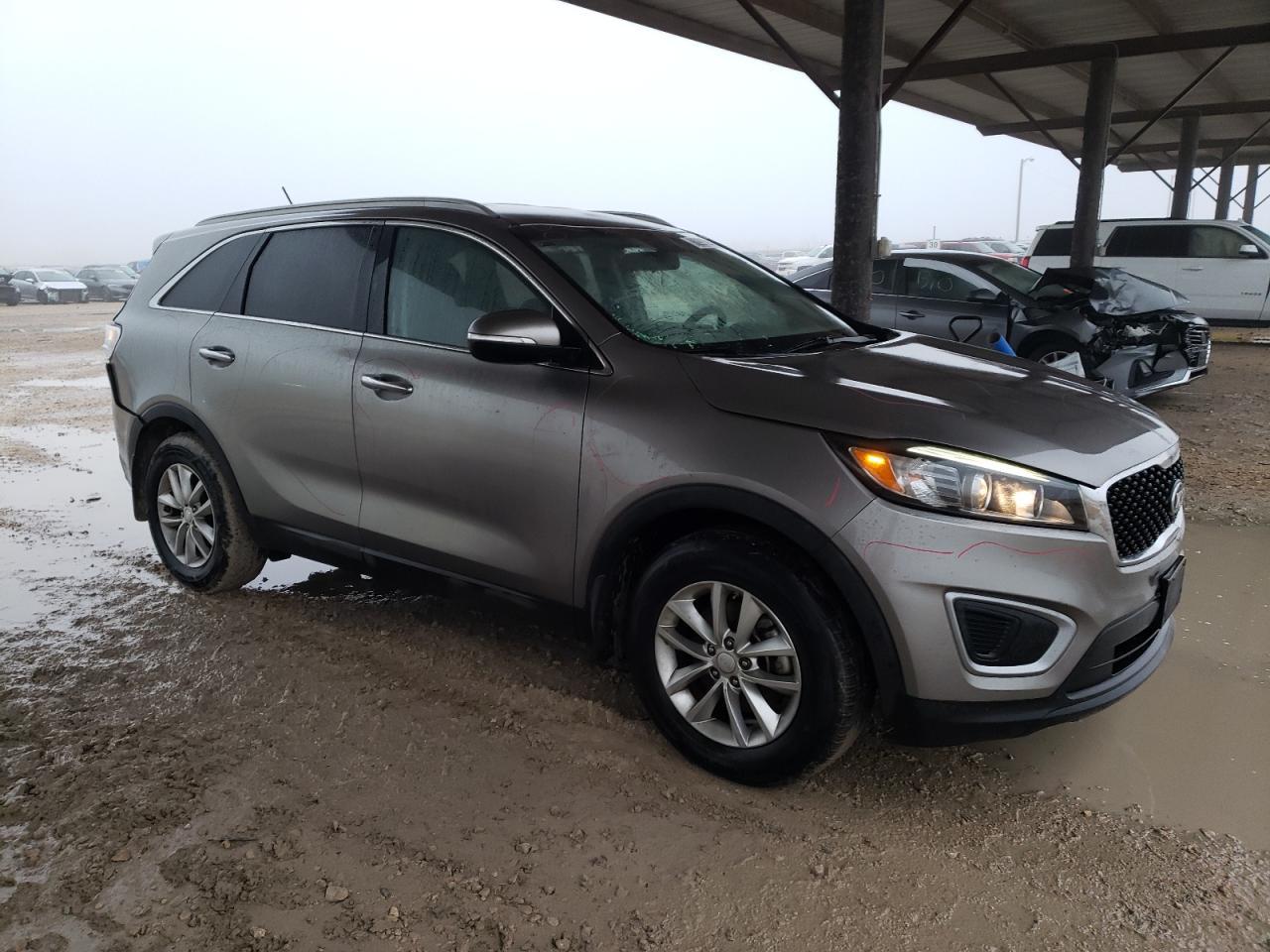 2016 KIA SORENTO LX - Image 4