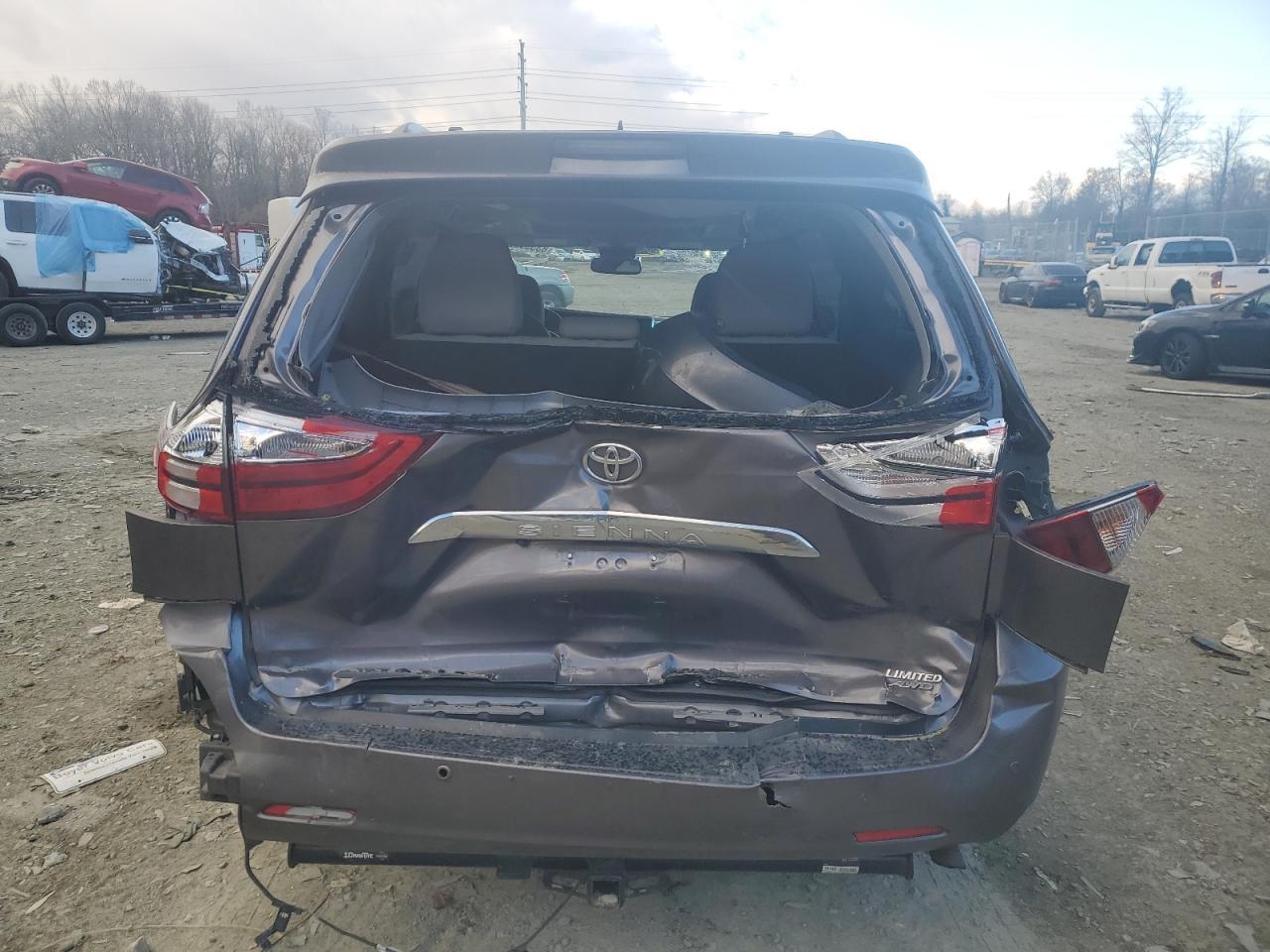 2015 TOYOTA SIENNA XLE - Фото 6