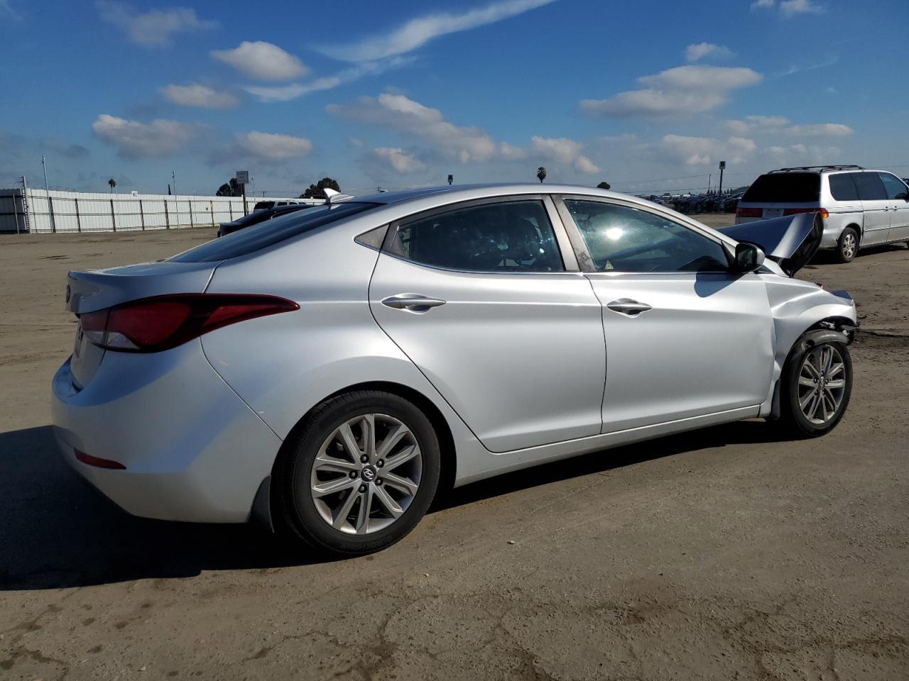 2015 HYUNDAI ELANTRA SE - Фото 3