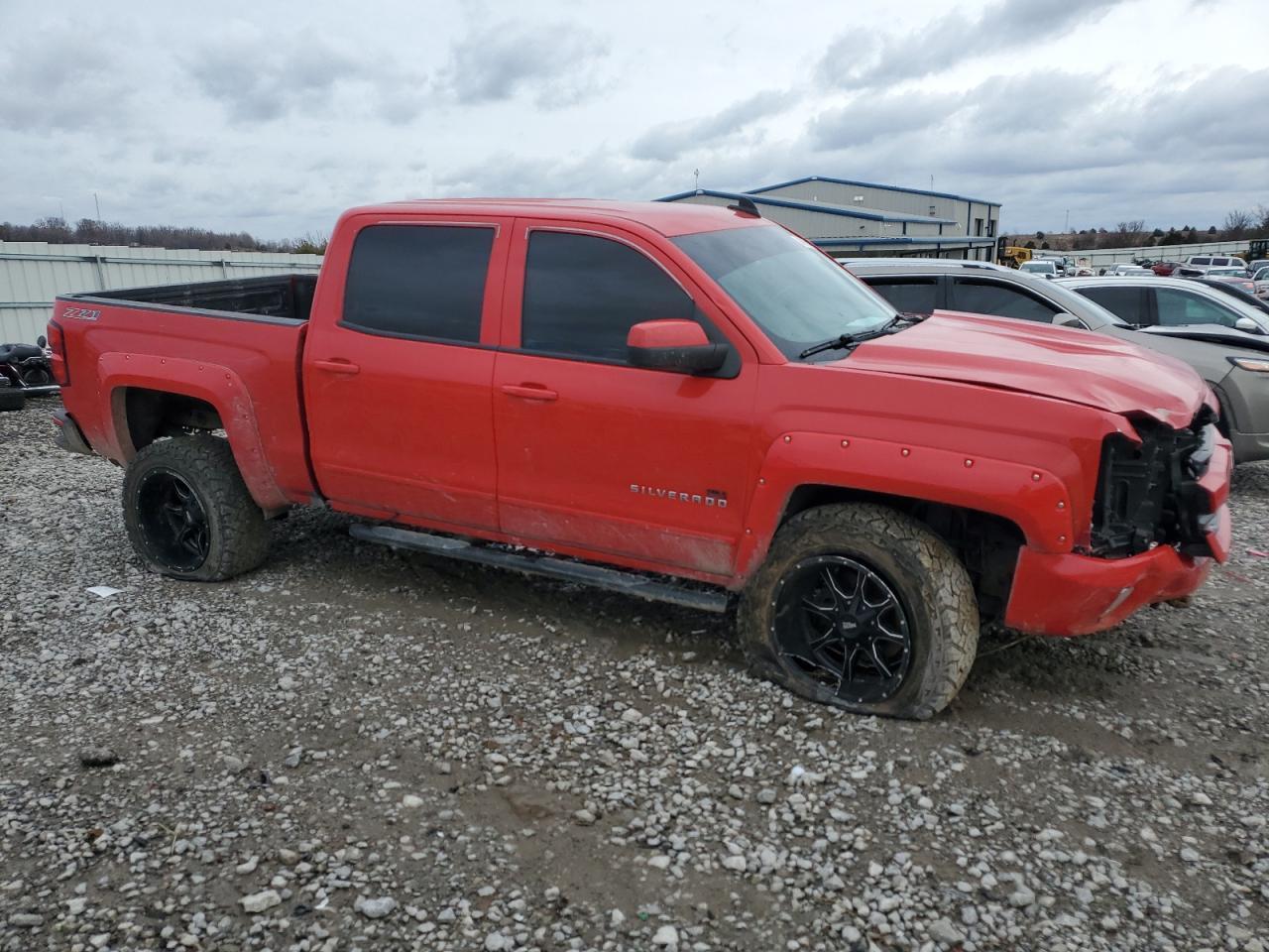 2017 CHEVROLET SILVERADO - Image 4