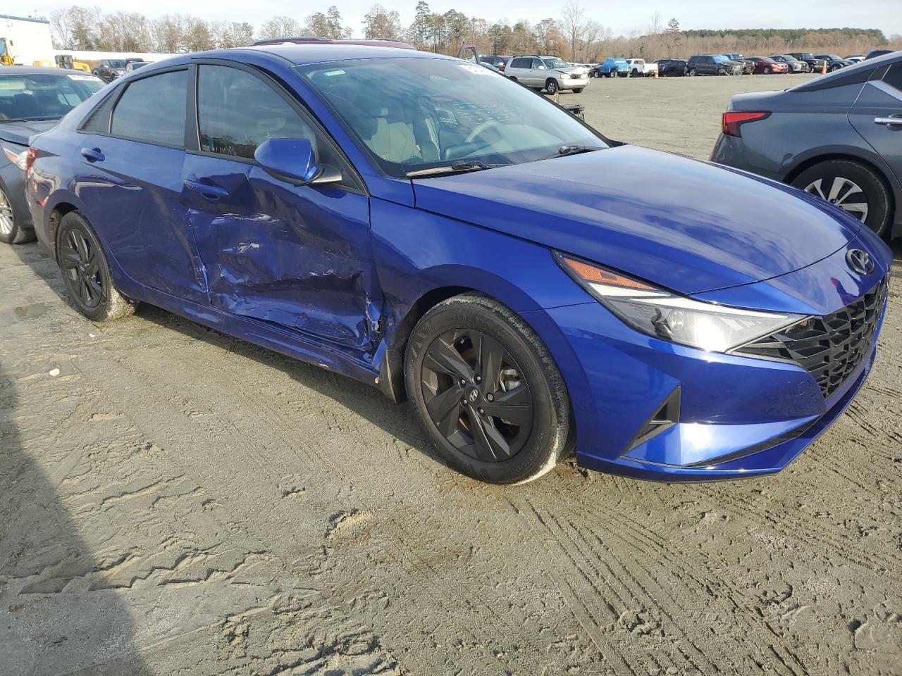 2022 HYUNDAI ELANTRA SE - Image 4
