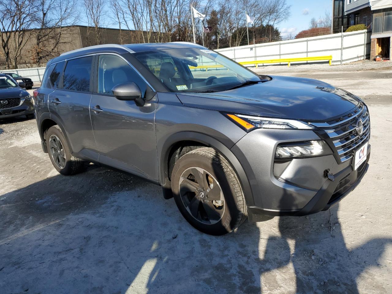 2024 NISSAN ROGUE SV - Image 4