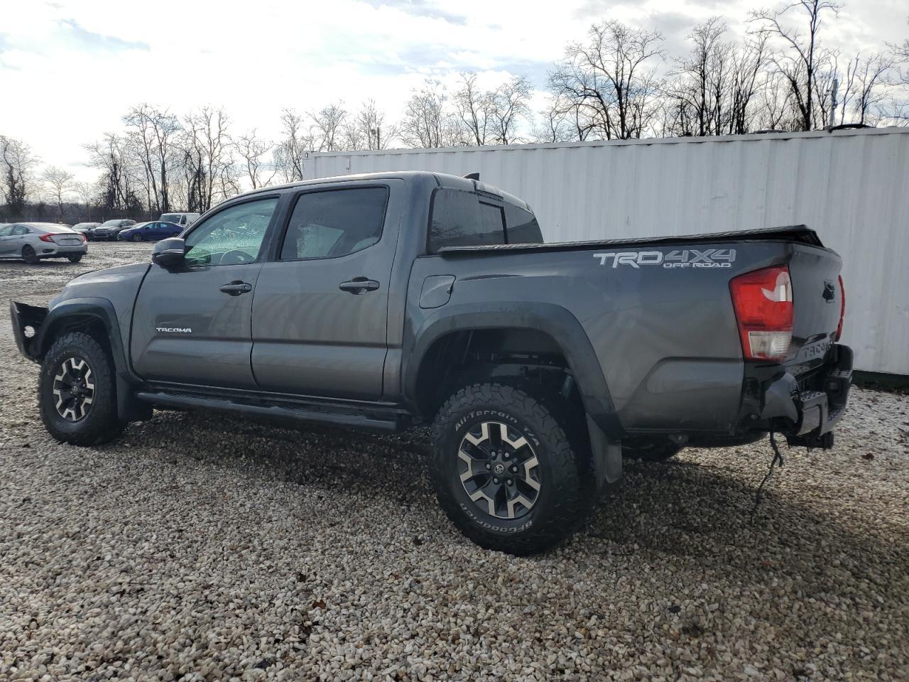 2017 TOYOTA TACOMA DOU - Фото 2