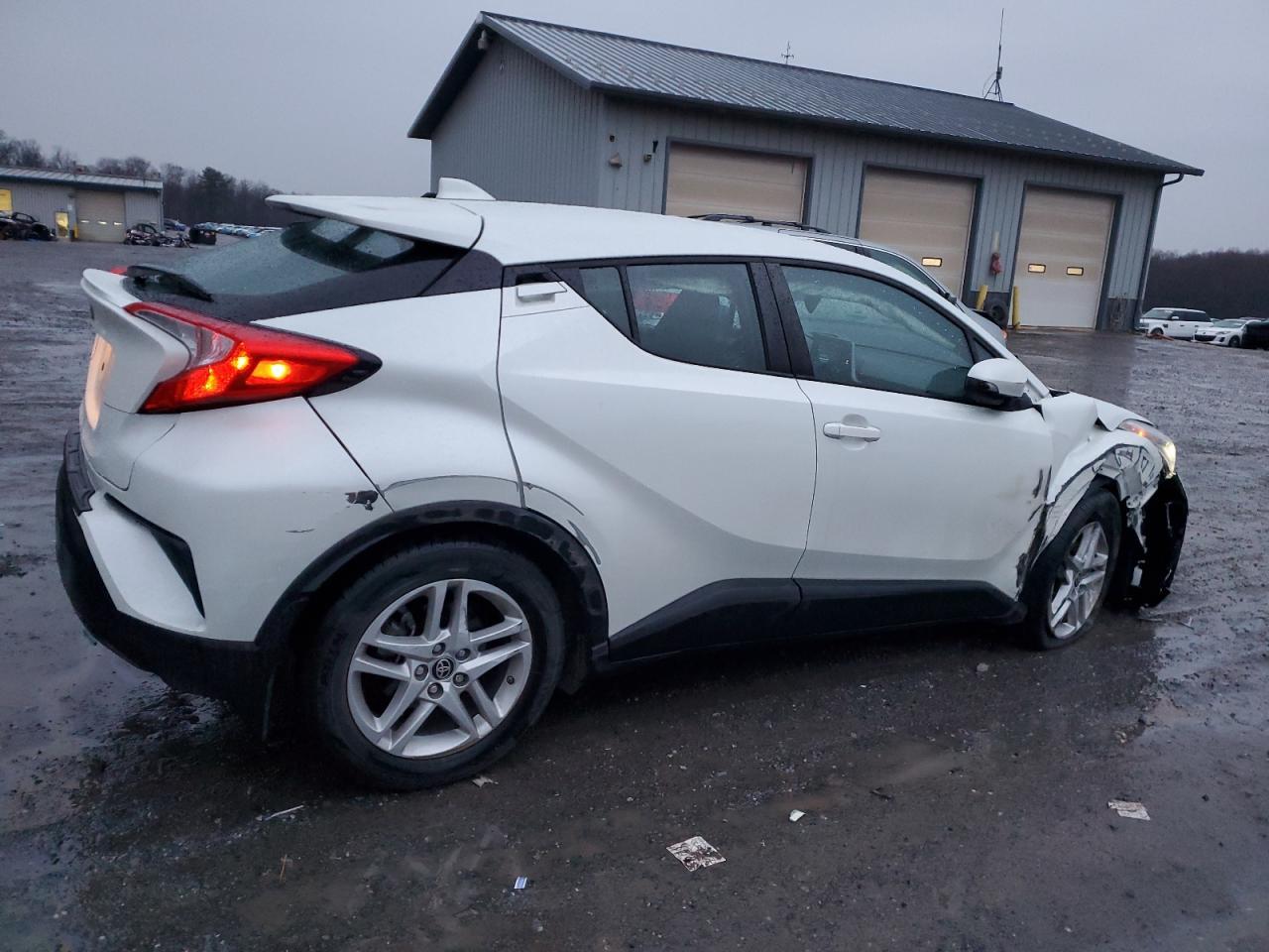 2021 TOYOTA C-HR XLE - Фото 3