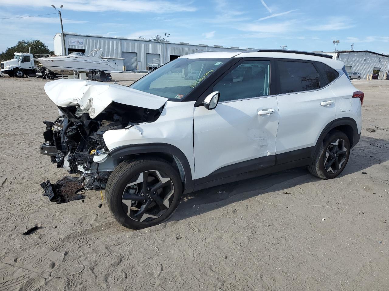 2024 KIA SELTOS EX