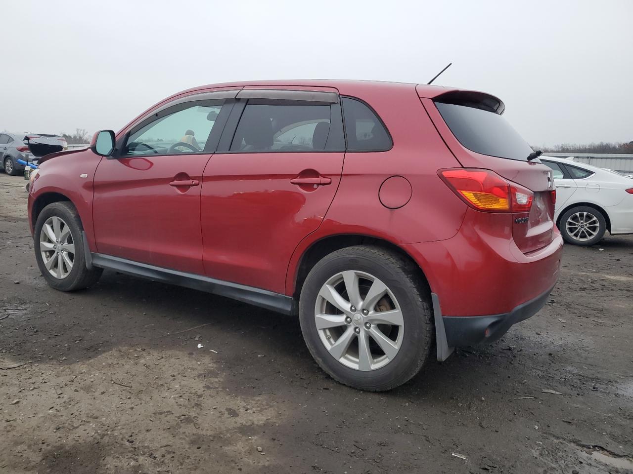2015 MITSUBISHI OUTLANDER - Image 2