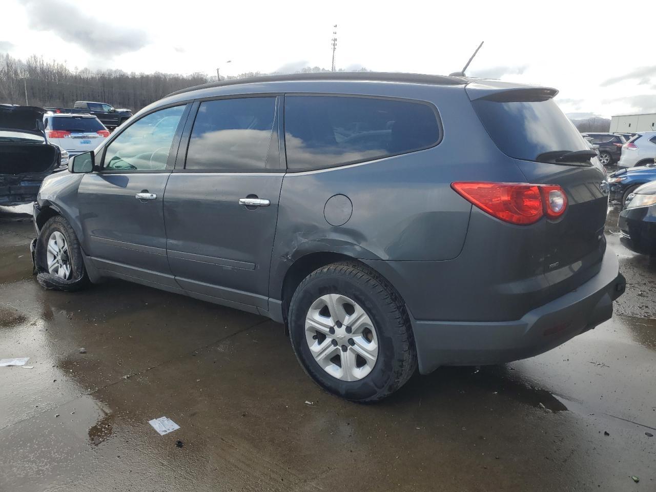 2012 CHEVROLET TRAVERSE L - Image 2