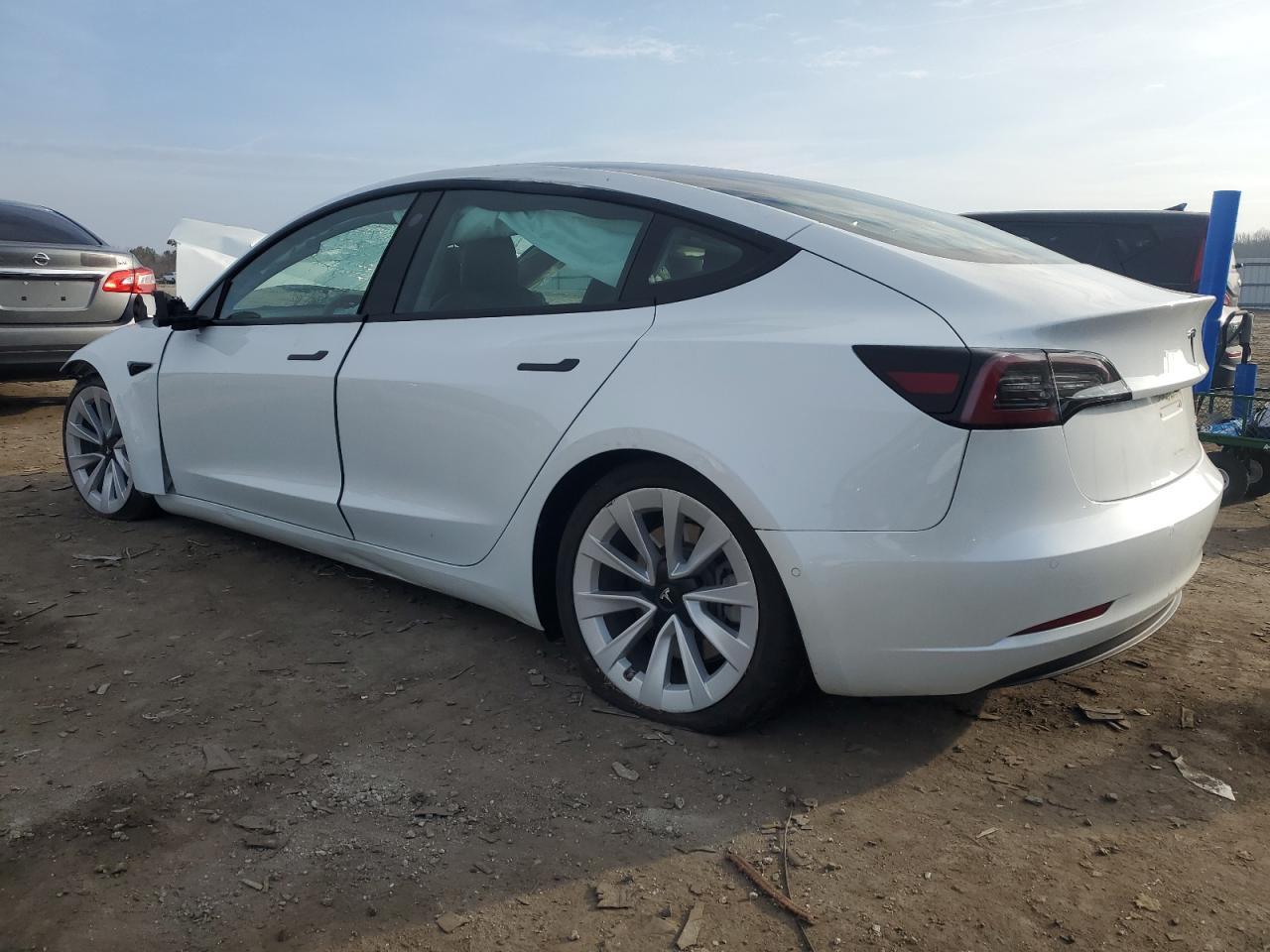 2022 TESLA MODEL 3 - Фото 2