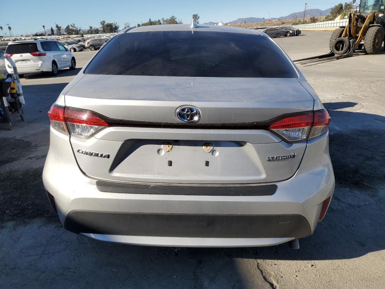 2022 TOYOTA COROLLA LE - Фото 6