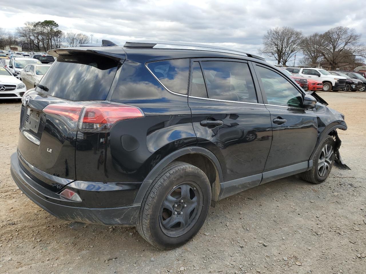 2018 TOYOTA RAV4 LE - Фото 3