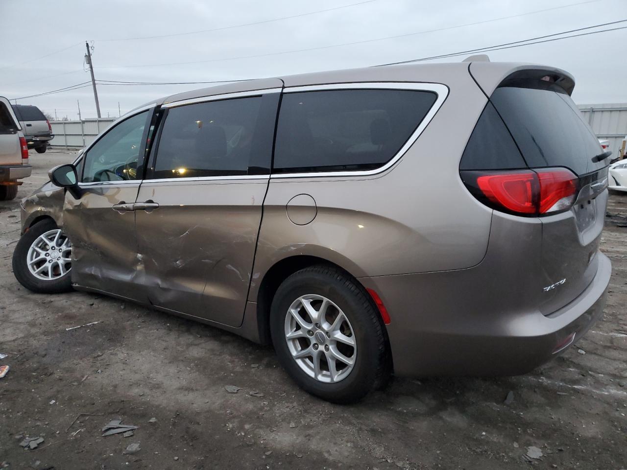 2017 CHRYSLER PACIFICA L - Image 2