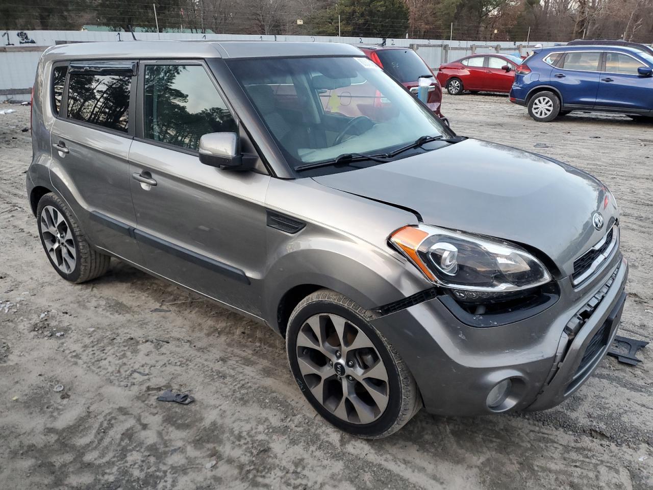 2013 KIA SOUL + - Image 4