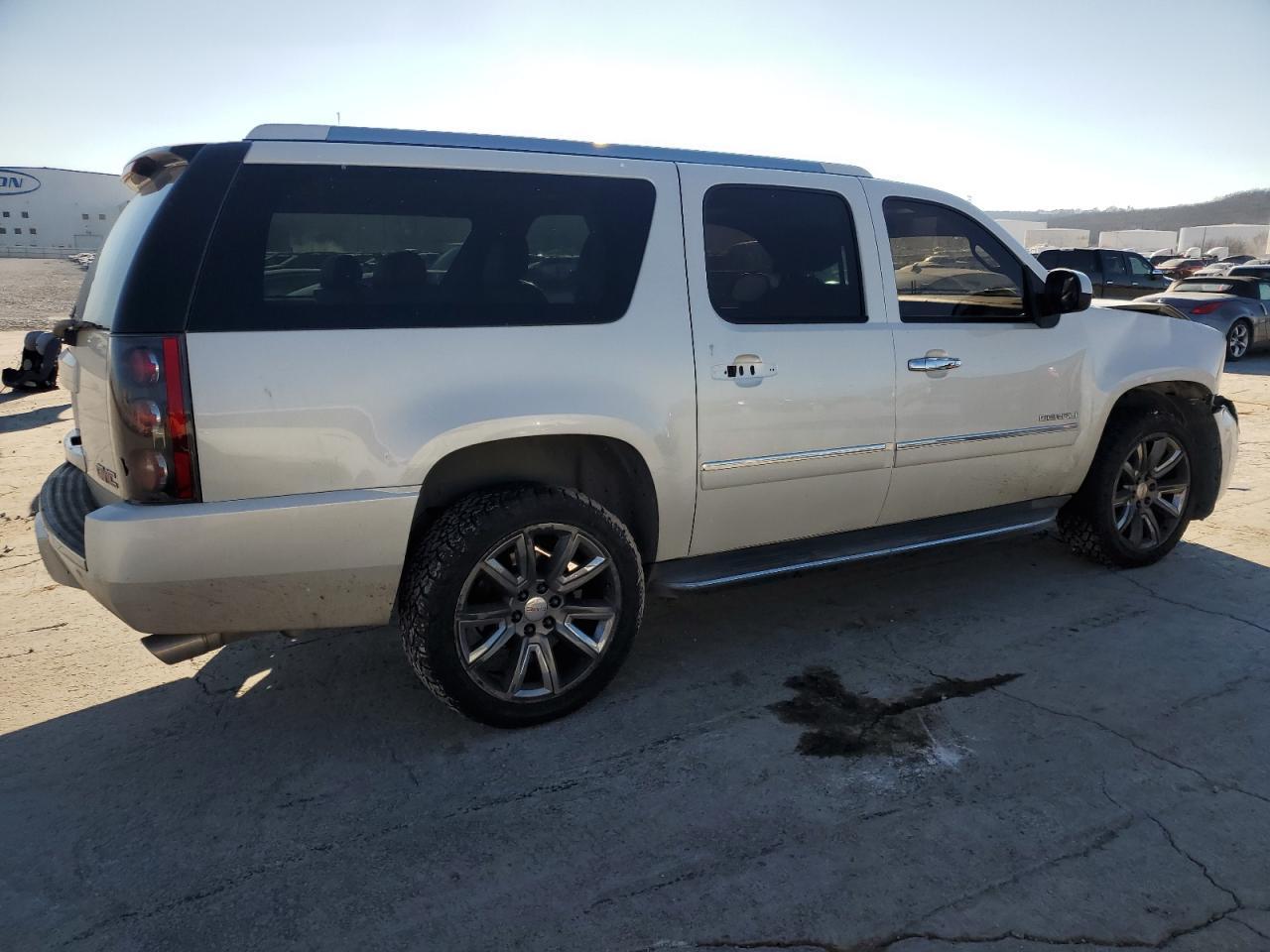 2012 GMC YUKON XL D - Image 3