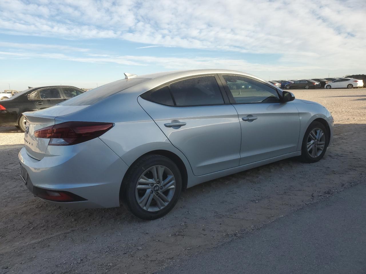 2019 HYUNDAI ELANTRA SE - Image 3