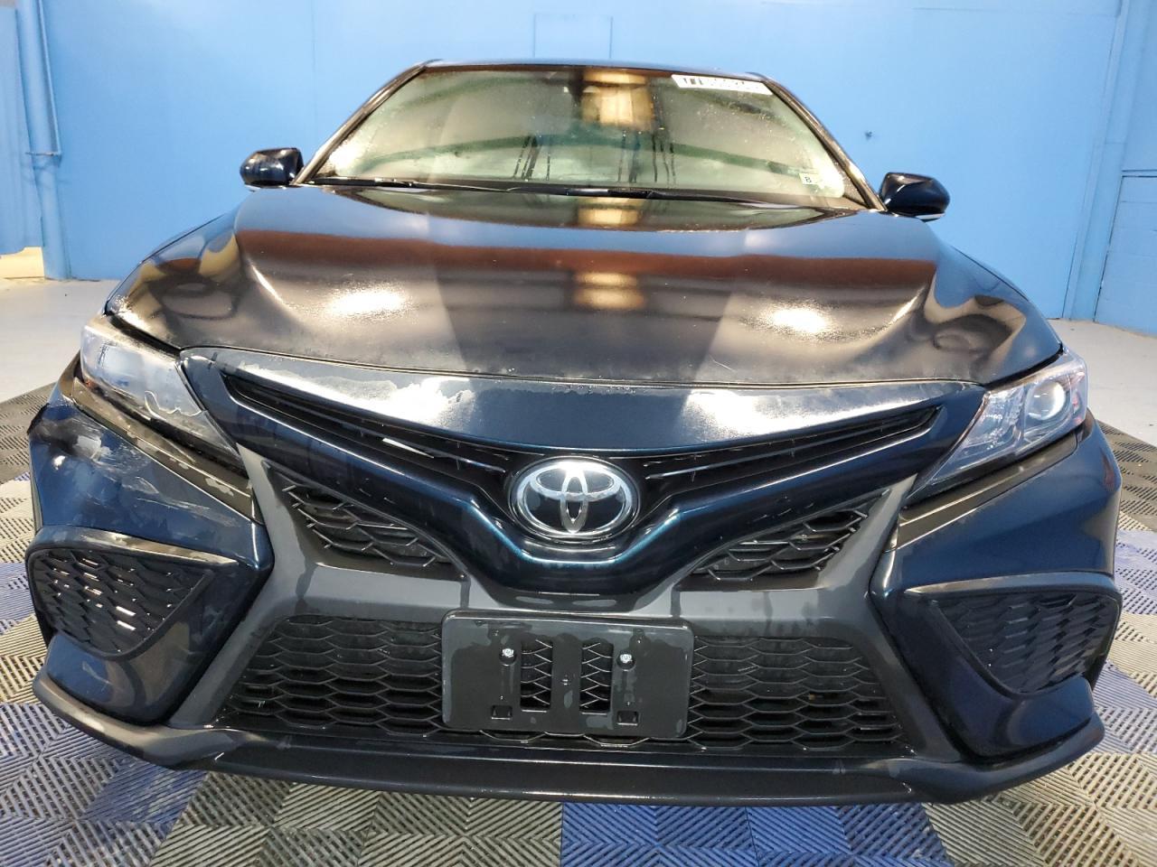 2021 TOYOTA CAMRY SE - Фото 5
