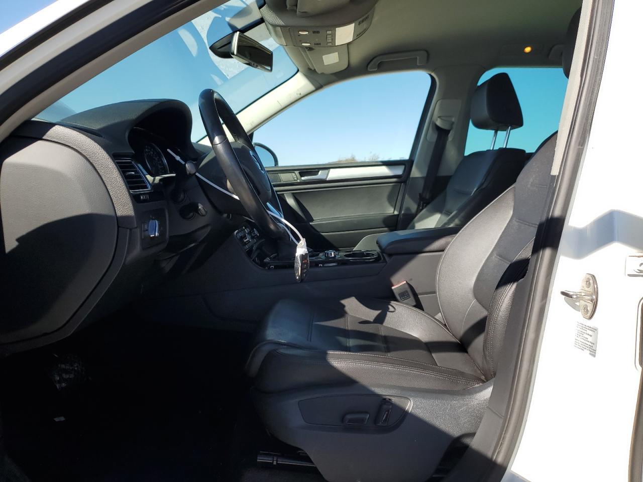 2014 VOLKSWAGEN TOUAREG V6 - Image 7