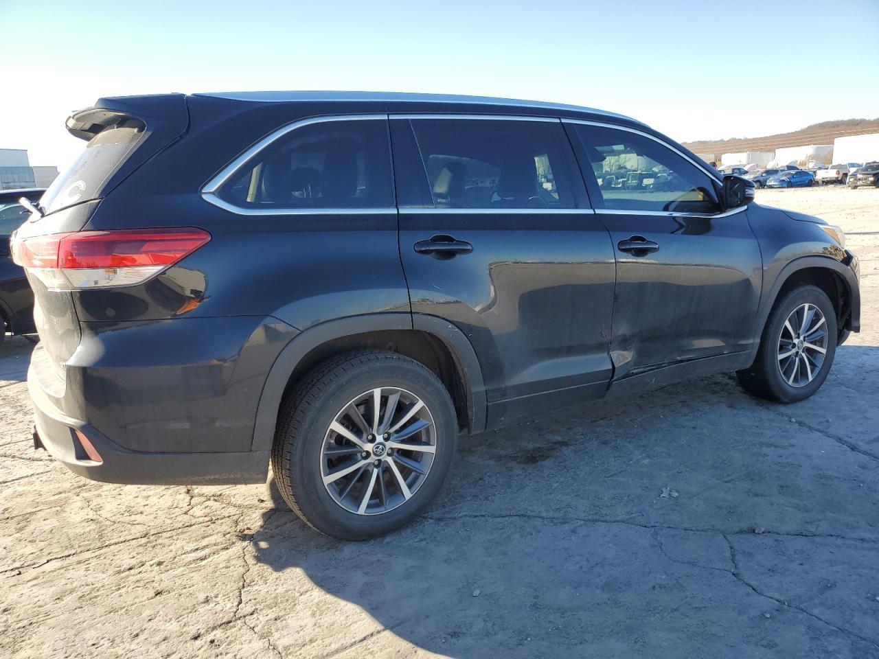2018 TOYOTA HIGHLANDER - Image 3